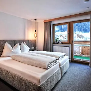 Mountain - Living By Salner Apartment